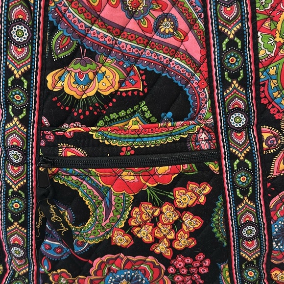 Vera Bradley Crossbody like new. - Picture 5 of 6